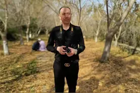 武汉好人｜长江救援队队员营救落水男孩时，还有一位勇士奋力游来图片