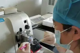 一颗痣日渐增大还突出体表，婆婆检查才知患上黑色素瘤图片