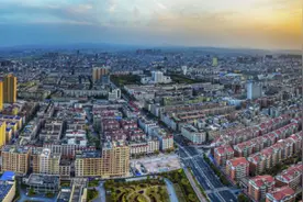 奔跑的邵东闪闪发光图片