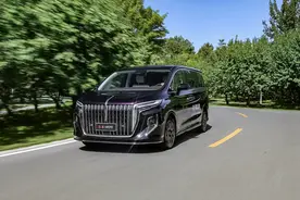 一汽红旗首款MPV车型HQ9正式上市，35.88万元起售图片