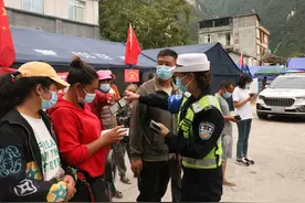 抗震抗疫 四川交警推出驾驶证延期办等便民举措图片