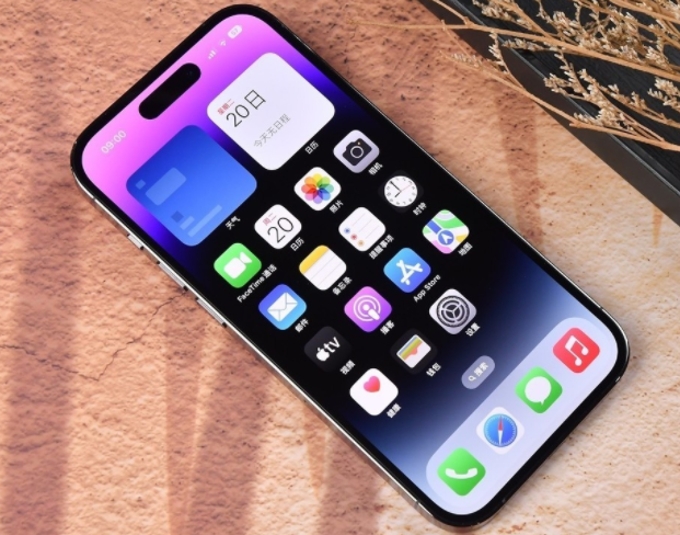 一个比一个黑！二手iPh><p>卖二手也是非常有讲究的，笔者发现同款手机不同平台的回收价格差价高达千元以上，可以说是相当的“黑心”了，究竟去哪卖二手手机最划算呢？今天笔者就带大家感受下主流二手回收渠道的价格差异。</p><p>测试手机：iPhone 13 Pro 256GB 9.5新成色 过保</p><p>测试平台：苹果官方、转转、爱回收、爱回收京东渠道、闲鱼回收、闲鱼个人出二手</p><p>苹果官方二手回收：价格3500-4000元 最黑平台没有之一</p><img src=