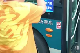 视频｜大数据再发力！在济南持这几类卡可不扫码“一步登车”图片