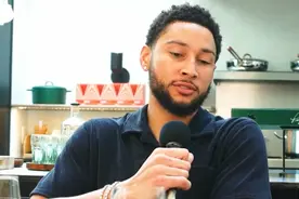 西蒙斯谈被里弗斯赶出训练：他是故意的，每个人都想针对我图片