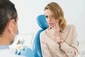 牙缝里的牙结石，要如何去除？牢记3个方法，还自己一口好牙图片