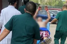 男子蹲马桶点烟突然炸了！长沙也曾发生过……图片