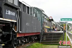 福州：绿皮火车文化街区成一景图片