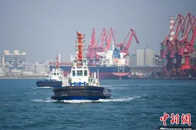40万吨“巨无霸”级大型散货船舶首次满载直航曹妃甸图片
