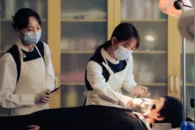 当一个“95后”决定成为遗容化妆师 编剧：愿打破职业偏见｜封面会客厅图片