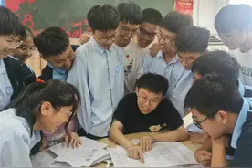 浙江一90后生物老师教学成绩突出，当地乡贤集资奖励他一套200万房子……图片