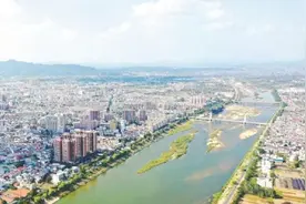 鸟瞰麻城市主城区图片