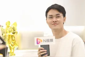 这位广东法律博主“风格很罗翔”：想把普法带到家乡山区课堂图片