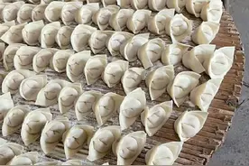 女子照顾病父临走前包187个饺子：父亲牙口不好，最爱吃水饺图片