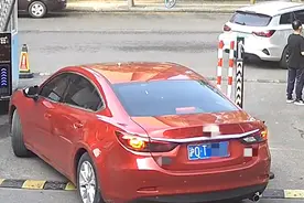 “沪C1”车牌一夜间变“沪0T”，原是邻居为泄愤动手脚图片