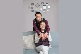 母子考上同一所大学！网友：压力给到爸爸这边图片