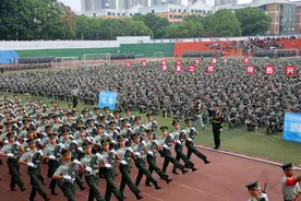湖南涉外经济学院举行2022军训总结表彰大会暨开学典礼图片