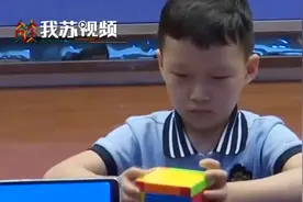 仅学1个月！6岁男孩挑战12阶魔方，打破世界纪录图片
