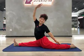 75岁“瑜伽奶奶”董兰廷：昂首挺胸，无惧异样目光图片