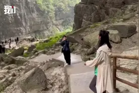 湖南妹子在重庆景区场广西民歌，火了图片