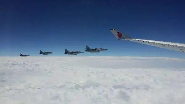 8架“枭龙”为习近平护航，定格“巴铁”友谊｜习主席的国礼故事⑧