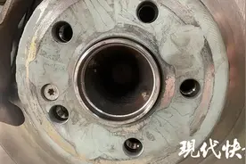 车主找熟人更换刹车盘减震器，却弄得“一肚子气”图片