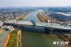洋湖到会展片区将一路无红绿灯！湘府东路跨浏阳河大桥顺利合龙图片