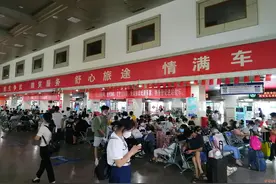 国庆长假 陕西省西安汽车站推出20条旅游班线和旅游直通车线路图片