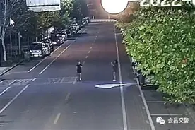 女子马路上摆POSE直播被醉驾男子撞飞，律师解读图片