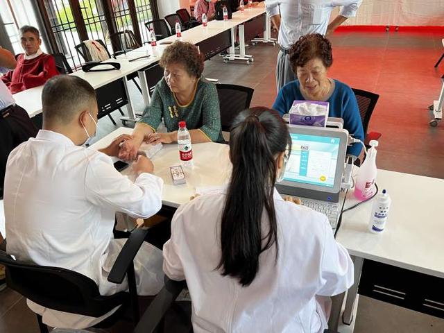 Ը��һ���ģ��Ҹ������ף������ϳ��ⳡ������Ӱ����ò������޲�ͣ