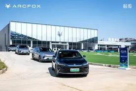 20万级豪华电动车，极狐阿尔法S 525S绝对年轻人首选图片