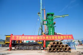 世界最大跨径组合梁斜拉桥主墩桩基开钻 枝江长江大桥通两岸兴三地图片
