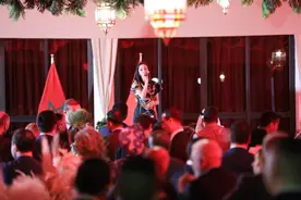在家乡唱中文歌走红的摩洛哥女孩，受邀到中国使馆演唱图片