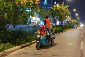 河南开封：连夜吹响“冲锋号”集中消杀白粉虱图片