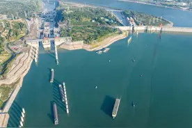 三峡升船机完成检修恢复通行图片