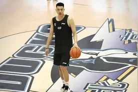 新老交替时期别怕输球！“首钢二老”翟晓川方硕表态愿担重任图片