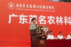 欢迎新同学！21岁退役士兵迎来大学新生活图片