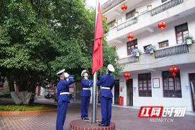 绥宁县举行“迎国庆升国旗”仪式 为祖国献礼图片