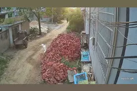 老人用高压锅煮绿豆粥，“炸毁”厨房一地狼藉视频封面