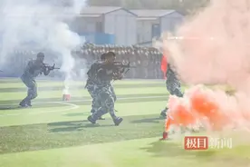 沙场点兵青春飞扬，湖大举行2022级新生军训总结表彰大会图片