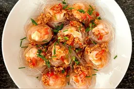 做出来全桌人夸的蒜蓉粉丝蒸虾！让厨房小白秒变大厨图片