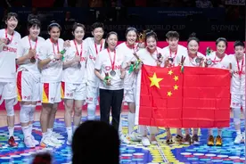 地表最强，中国女篮大战“外星人”留下神迹图片