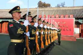 高清组图告诉你：国旗护卫队如何练就铿锵步伐图片