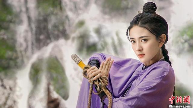 有聊｜梁洁：从“甜宠小白花”，到“人狠话不多”