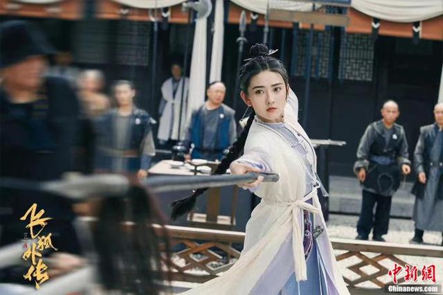有聊｜梁洁：从“甜宠小白花”，到“人狠话不多”