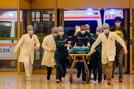 用心传递善意 携手救助断臂男孩 《平凡英雄》发布同名片尾曲MV