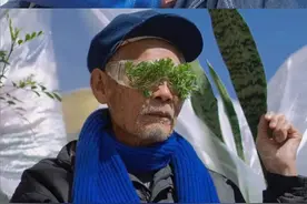 爷爷奶奶，看这里！「咔嚓」图片