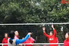 果然视频｜重阳节济南八十多位老人参加气排球交流赛，欢乐如孩童图片