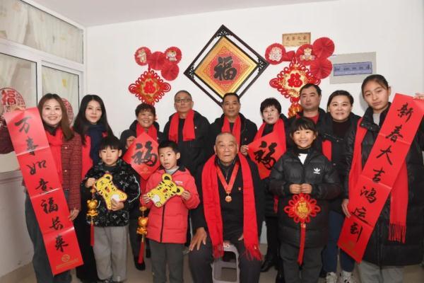 四世同堂是指怎样的四代人（四世同堂全家福太羡慕了）