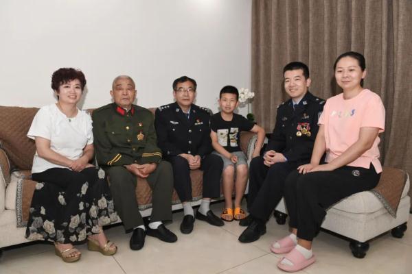 四世同堂全家福！太羡慕了