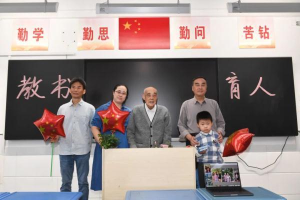 四世同堂全家福！太羡慕了